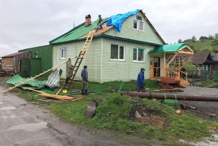 Ураганом снесло балконную крышу, возместит ли ущерб управляющая компания?